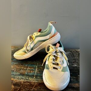 Vans ultra-cush laced sneakers
Mint, white and peach
